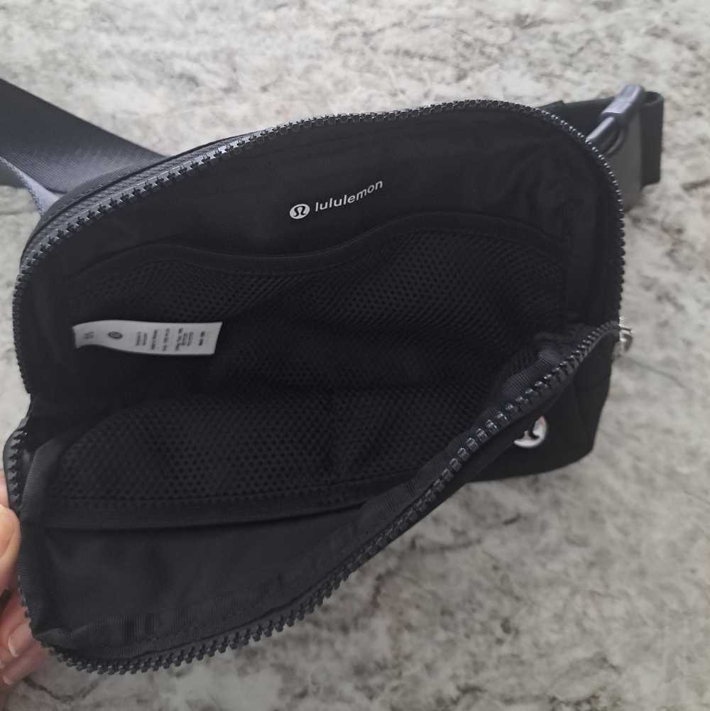 lululemon athletica Black Belt Bag - Picture 2 of 2